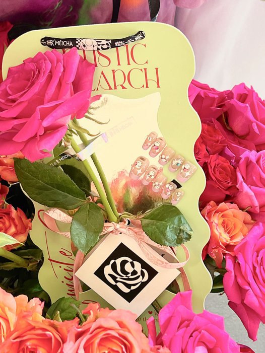 花和穿戴甲的邂逅