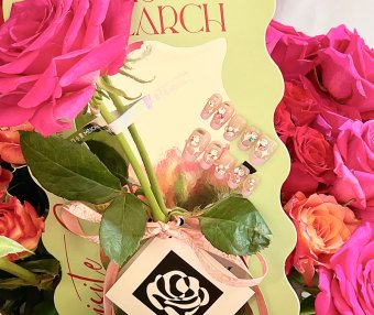 花和穿戴甲的邂逅