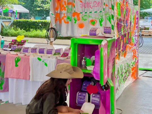 上海摆摊！当穿戴甲遇上多巴胺