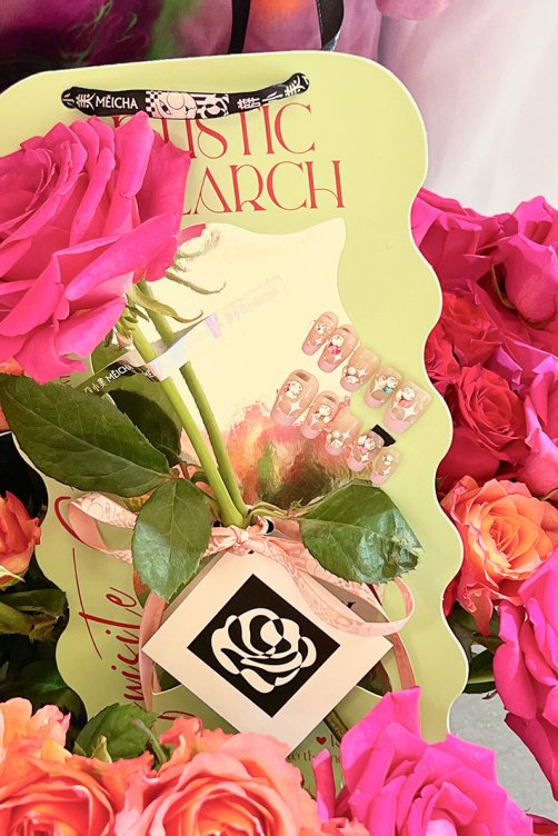 花和穿戴甲的邂逅