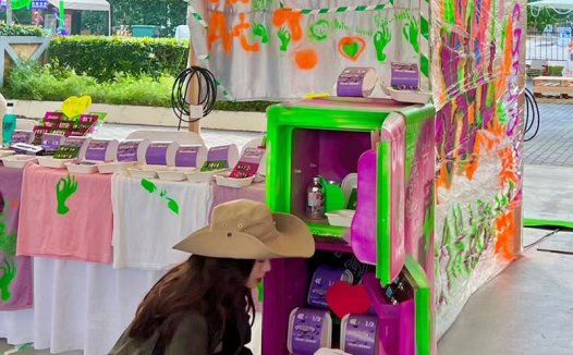 上海摆摊！当穿戴甲遇上多巴胺