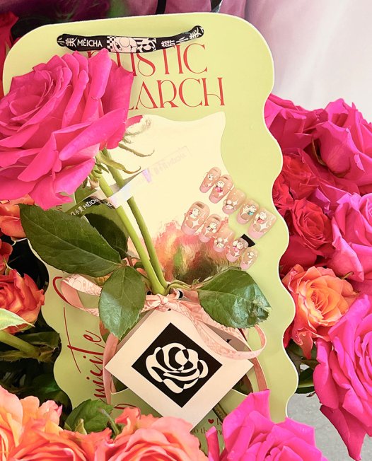 花和穿戴甲的邂逅